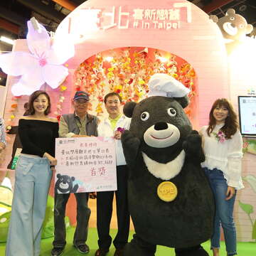 臺北市副市長陳景峻偕一日館長小8手作限定超萌熊讚奶油車輪餅 邀請民眾一同搭乘觀巴嬉春臺北 大啖米其林必比登推薦美食