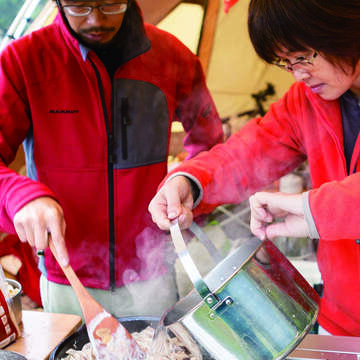 只要事前準備妥善，露營也能料理出美味大餐。（攝影／楊智仁）