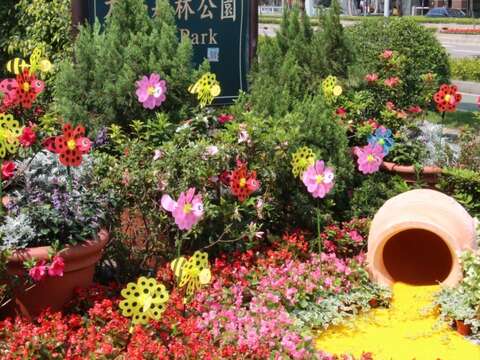 三月春暖杜鵑開滿城 處處叮嚀記得說愛