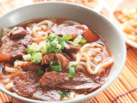 建宏牛肉麵