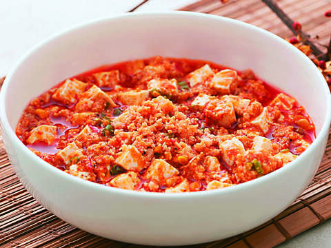 魚子燒豆腐鮮嫩麻辣，讓人不停扒飯。（圖／喜來登提供）