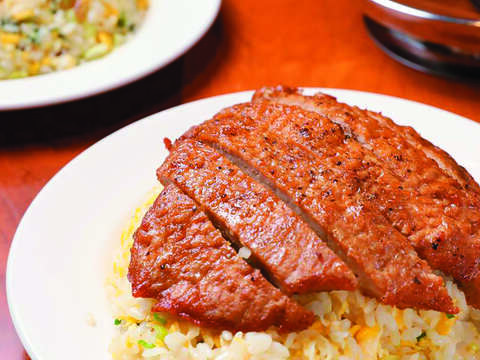 鼎泰豐以小籠包聞名，排骨蛋炒飯也很受美食家推崇。（攝影／馬景平、何宗昇）