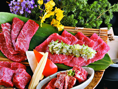 「和牛4種組合」集結和牛身上各種精華部位。(圖/老乾杯提供)