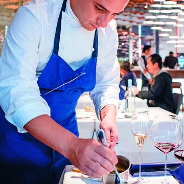 米其林鑑賞促使廚師建立「職人精神」，更在乎料理帶給客人的享受。（攝影／台北畫刊）
