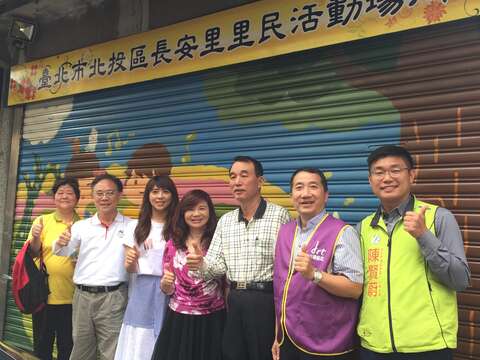 北投老街區鐵捲門彩繪.JPG