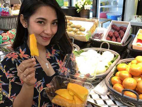 臺北 HAPPY TOGETHER 印尼偶像劇夢幻美少女奇拉娜抵臺北 品味米其林、玩美甲、手作熊讚鳳梨酥 推薦網美必拍祕境