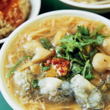 道地小吃蚵仔麵線。