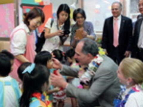 ​​​​​​​阿斯夫拉市長一行參訪松山國小暨附設幼稚園，感受到台北市對學童教育的用心。（圖／台北市政府教育局提供）