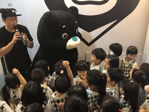 熊讚與小小熊迷進行有獎徵答，反應相當熱烈
