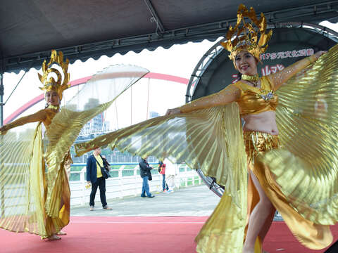 結合泰國傳統音樂與舞蹈的金翅舞