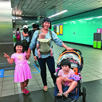楊小姐認為在台北當媽媽很幸福。（圖／台北畫刊提供）