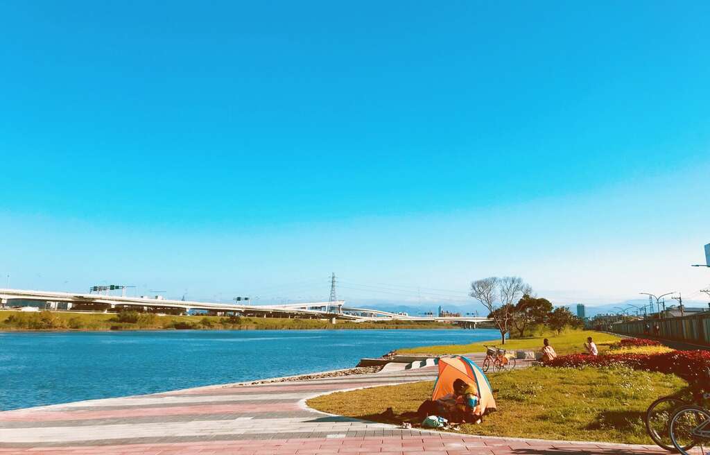 社子岛迎星码头-多人景观(图片来源:滑水协会)