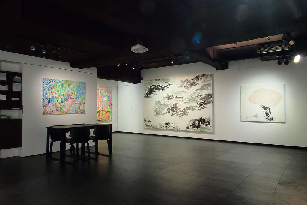 赤粒艺术_展览空间 座位与画(图片来源:台北市文化局)