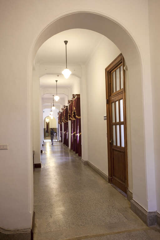 一樓長廊，長廊雅緻古典的拱形設計