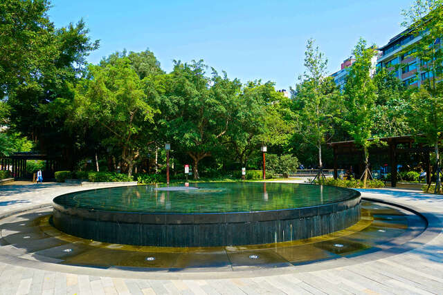 北投公園入口水池造景-攝影/許宜容