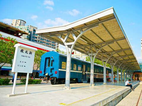 新北投車站台鐵車廂與月台-攝影∕許宜容