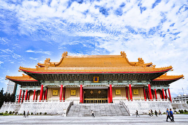 兩廳院藍天_高讚賢攝