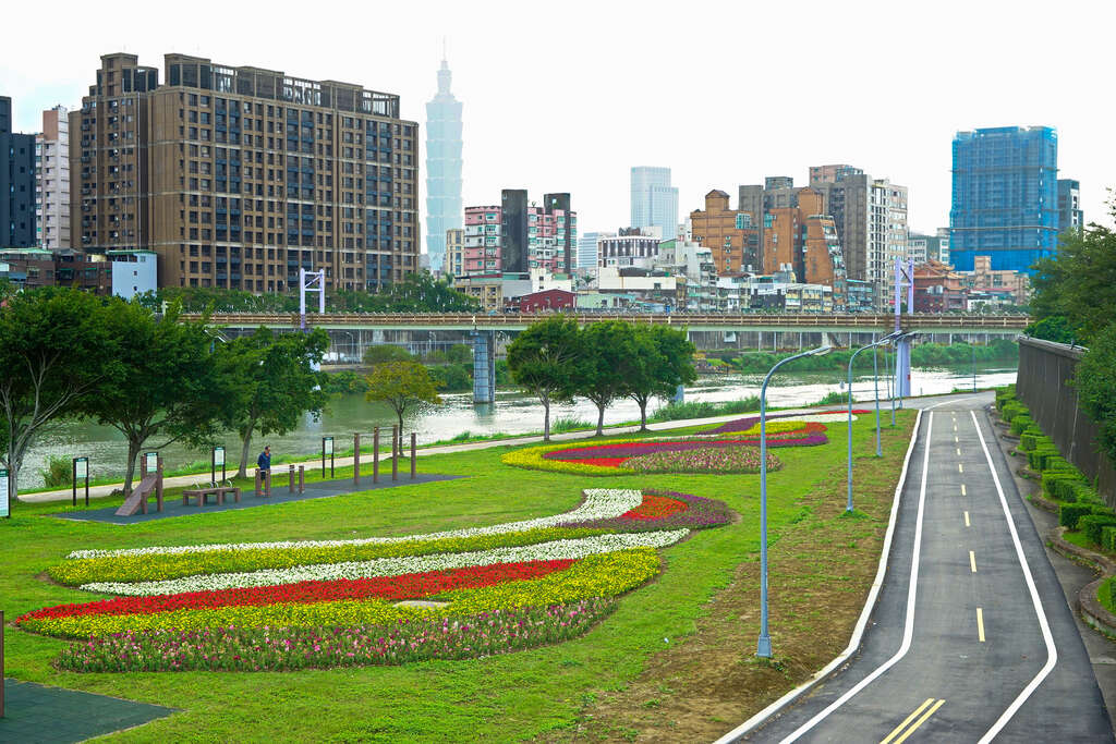 Chengmei Right Bank Riverside Park