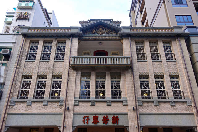 新芳春茶行-外觀_劉佳雯攝