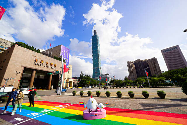 臺北市第二道炫目的彩虹地景「彩虹起跑線」攝影/高讚賢