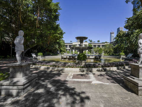 巴洛克花園-噴水池與雕像近景