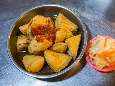 臭豆腐配上泡菜是非常經典的組合