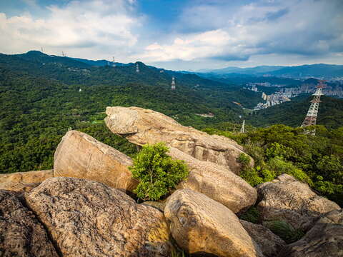 Wuzhi Mountain System: Jinmianshan Hiking Trail