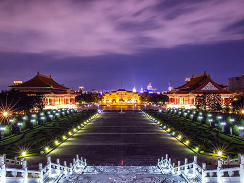 夜晚點起燈的園區氣質非凡