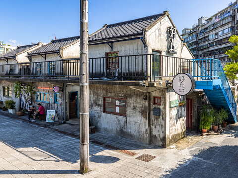 美食餐廳也保有著傳統的建築外觀