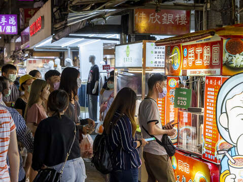 大排長龍的手工粉圓攤位(圖片來源:臺北市政府觀光傳播局)