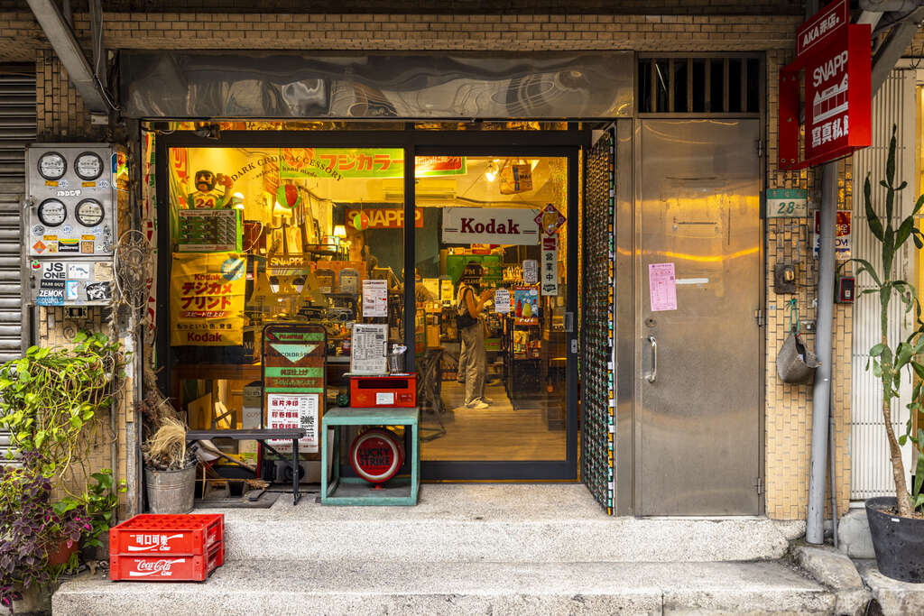 少见的复古底片机专卖店(图片来源：台北市政府观光传播局)