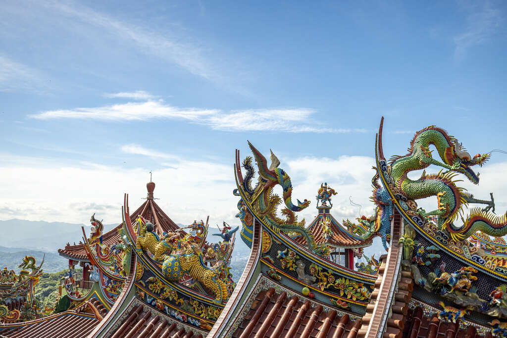 庙宇的雕刻精致美丽，让人目不转睛(图片来源：台北市政府观光传播局)