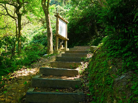 Dacheng Temple Trail