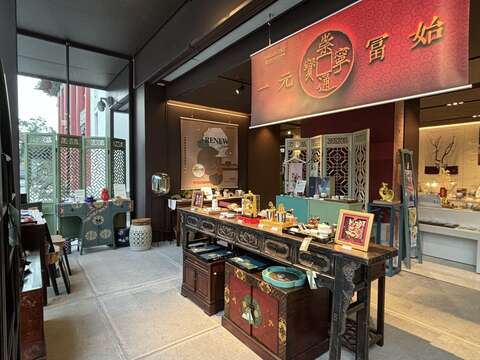 國立歷史博物館商店無須購票即可進入參觀,歡迎來此挑選與眾不同的文創伴手禮。(圖片來源:國立歷史博物館)