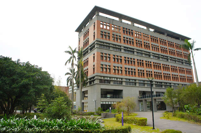 台大霖澤館法學院_高讚賢攝