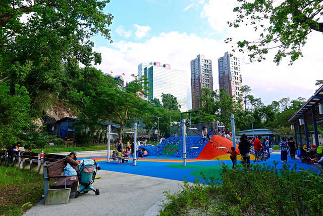 象山公園-遊樂區設施遠景-攝影∕劉佳雯