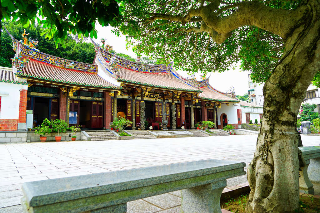 剣潭古寺