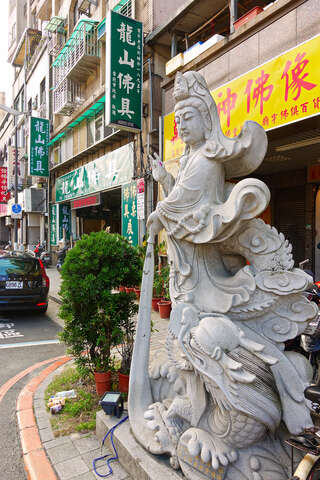 西園路-佛具街道神像一景-攝影/劉佳雯