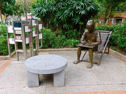 大稻埕公園-李臨秋先生銅像_劉佳雯攝