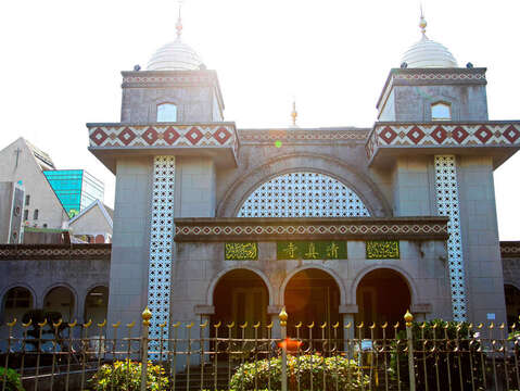 Paradise Road: The Beauty of Religious Architecture