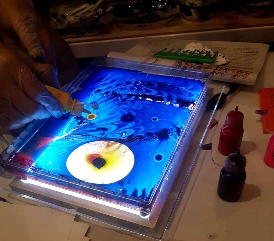 現場的特色體驗攤位將展示難得一件的土耳其浮水畫。