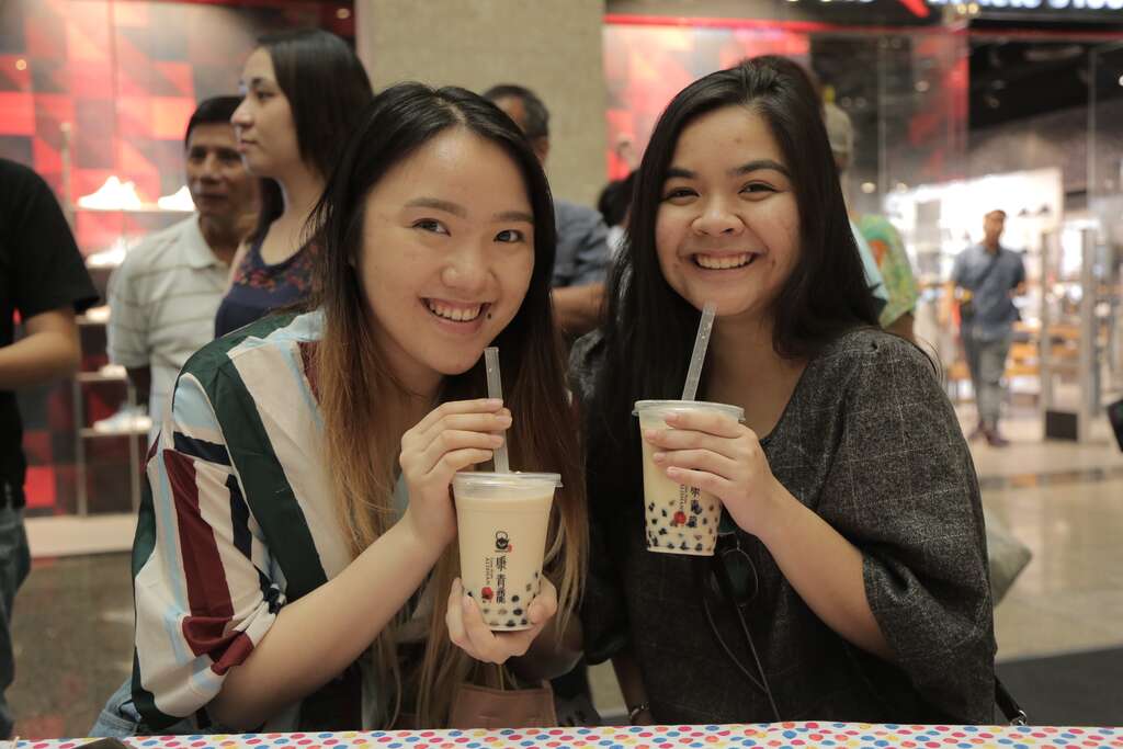 是誰擠爆Shopping mall? 臺北美食與超FUN電明星歌手Mikey Bustos威力齊發 菲律賓民眾：戀愛惹