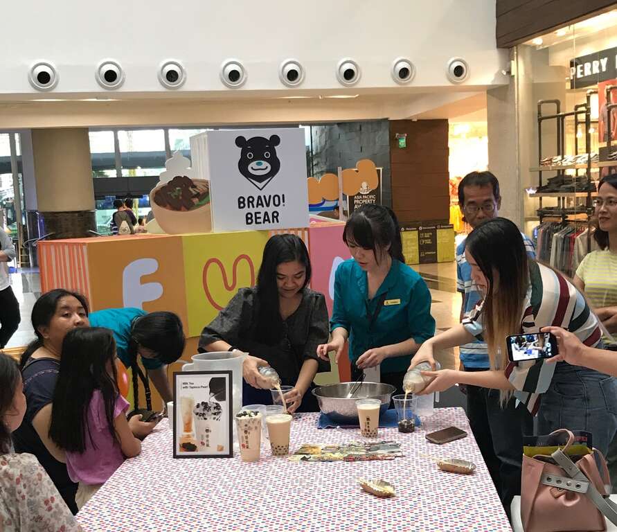 是誰擠爆Shopping mall? 臺北美食與超FUN電明星歌手Mikey Bustos威力齊發 菲律賓民眾：戀愛惹