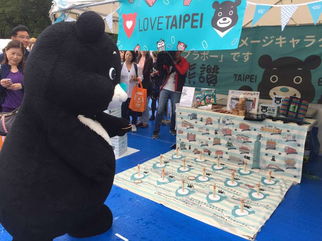 東京旅展有獎徵答送好康 小籠包軟軟宣傳臺北味 熊讚上野登場 套圈圈、戳戳樂與日本民眾互動同樂