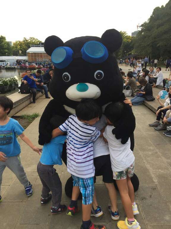 東京旅展有獎徵答送好康 小籠包軟軟宣傳臺北味 熊讚上野登場 套圈圈、戳戳樂與日本民眾互動同樂