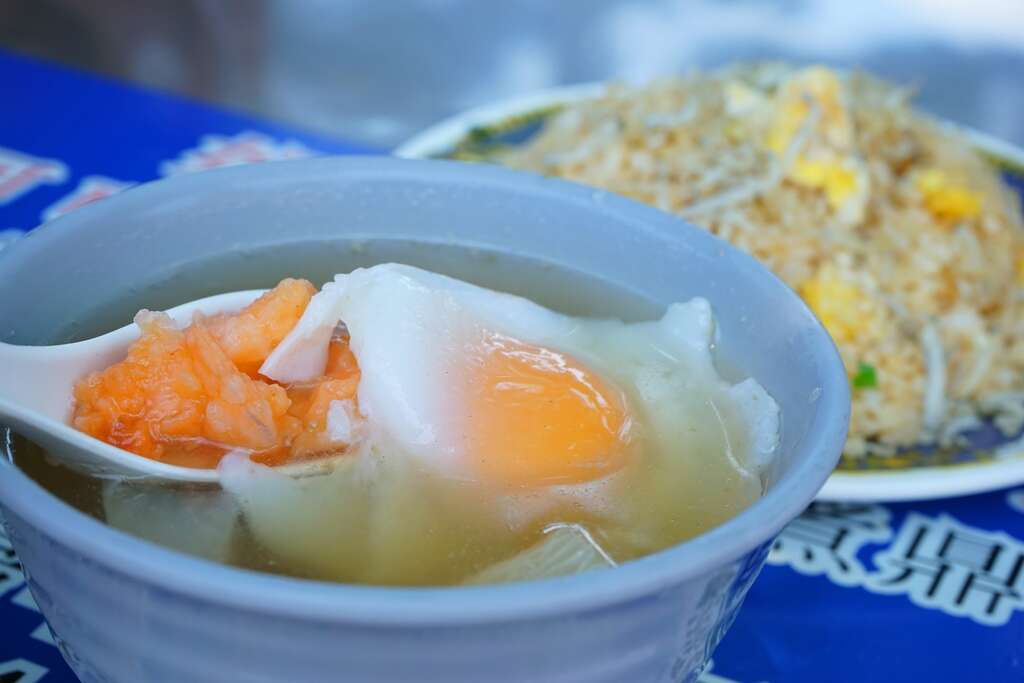 大稻埕慈聖宮前的小吃街是老饕們必訪的口袋名單