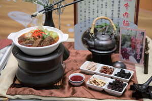 臺北畫刊102年10月第549期—2013臺北國際牛肉麵節 九牛奔騰 大開場「麵」