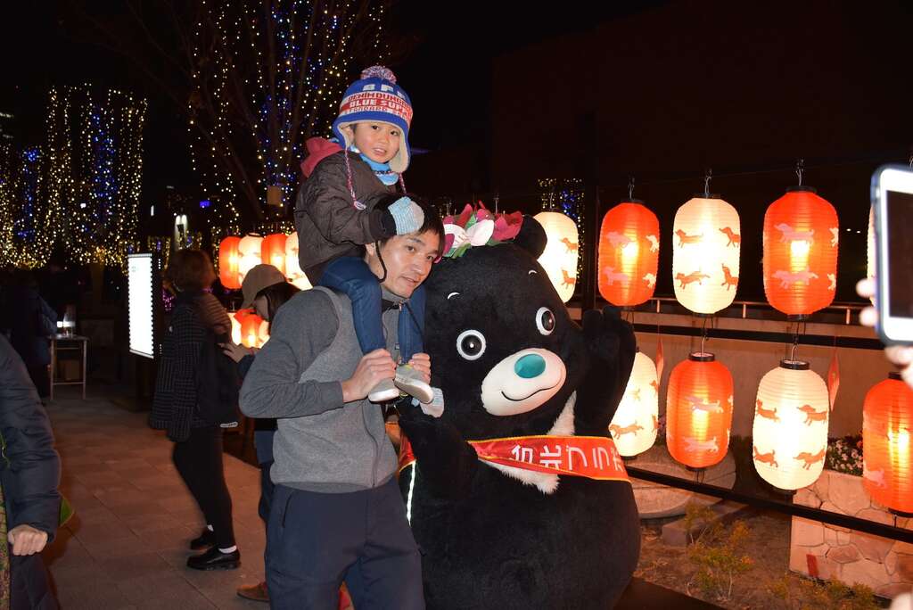 熊讚發揮最讚親和力，擄獲日本大小朋友的心.JPG