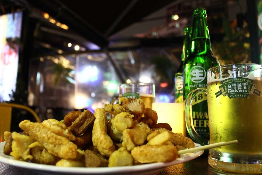 点盘炸物、配着清凉的啤酒，就可以跟朋友好好度过这难忘的跨年夜了！