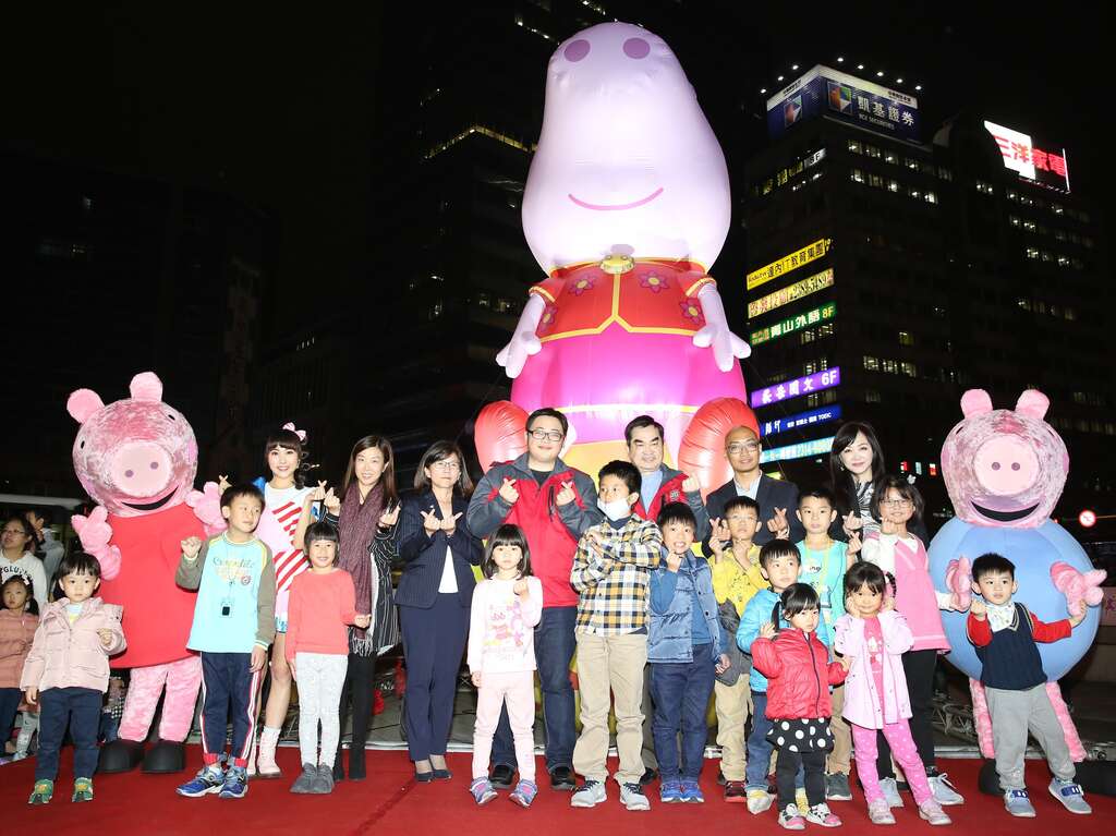 燈節明日登場，台北市副市長鄧家基與富邦集團、台灣大哥大代表邀請民眾明天一起來西區賞燈。.JPG